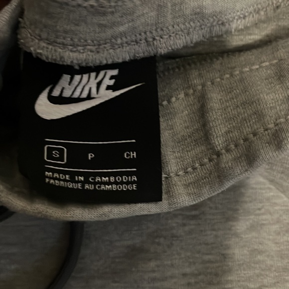 Selling two pairs of Nike tech fleece track pants - Picture 2 of 4